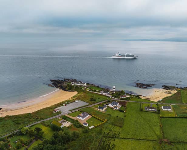 Seabourn Ovation cruise ship arriving in Lough Foyle.