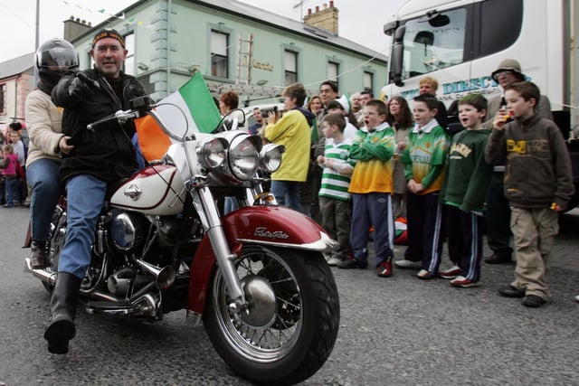 Sean and Mary McCarron, from Beach Halt. (1803C33) : St Patrick's Day Buncrana 2005.