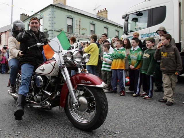 Sean and Mary McCarron, from Beach Halt. (1803C33) : St Patrick's Day Buncrana 2005.