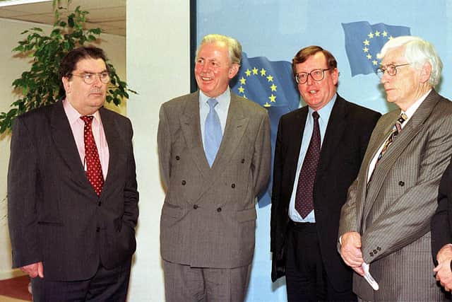 1998 Nobel Peace Price laureates, John Hume and David Trimble pose for photographs with the President of the European Commission, Jacques Santer and Seamus Mallon in Brussels. (Photo by JACQUES COLLET / BELGA / AFP) (Photo by JACQUES COLLET/BELGA/AFP via Getty Images)
