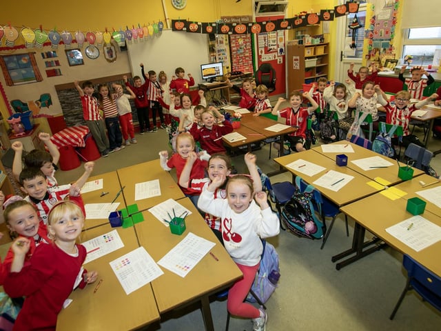 Hollybush PS children showing their support for Derry City during Friday's visit.