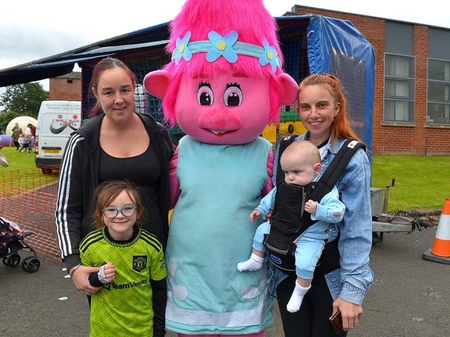 Lisa with Kayla and Ashleigh with baby Tiernan at the Pennyburn Youth Club fun day on Friday afternoon last. Photo: George Sweeney. DER2331GS – 99