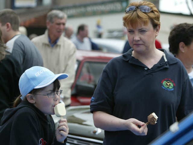 Tamaherins Georgiina Carlin and her mum Donna enjoying an ice cream during the vintage rally. (0607JB19)