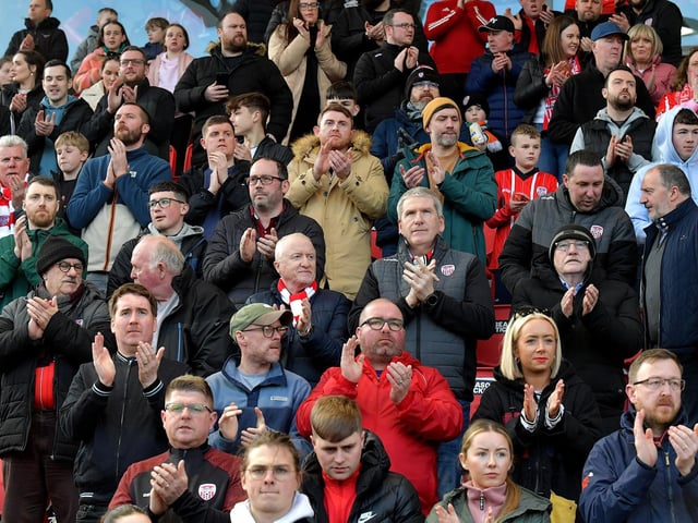 Fans take part in a one minutes applause for Jack McCauley, a former director of Derry City, who died recently . Photo: George Sweeney. DER2314GS – 36