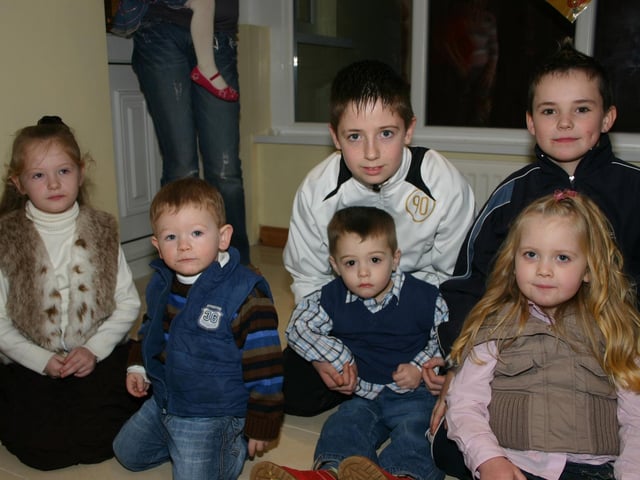Oscar's young friends having a good time at his second birthday. 2280/dd : Parties and celebrations January 2006: Oscar Friel.