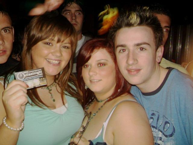 Exif-JPEG-422 : Locals having a good time at Derry's nightlife spots back in June 2005.