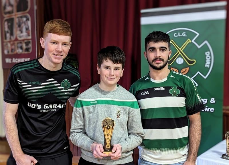 Declan Walsh receives the U15 Hurlers Spirit of the Team award from Daniel Doherty and Keelan Doherty.