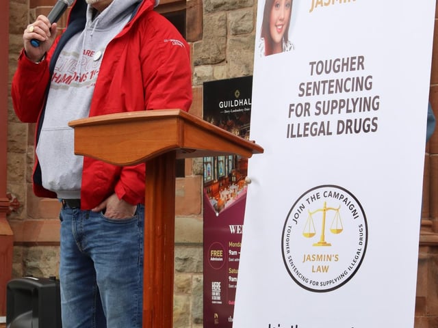 William Burns, campaigner “1 Pill Will Kill” speaking at the Anti-drugs rally, Guildhall. (Photo - Deirdre Heaney, nwpresspics)