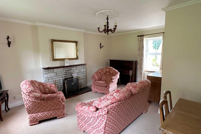 This beautifully maintained and modernised 2-storey, 3 bedroom farmhouse stands on a one acre site with Outbuildings and Sheds at Tullymore halfway between Malin Village and Malin Head only 5 minutes from Five Fingers Strand . The house which is part of an overall farm of 33 acres is being sold as a separate unit and is in excellent condition having been modernised yet retains many original features. The property, built around 80 years ago, has Bangor blue slates, pebble dash render, three spacious bedrooms, dual central heating, modern kitchen and spacious living room.