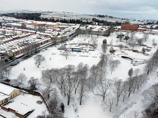 A covering of snow falls across Derry.Photo Lorcan Doherty / PressEye