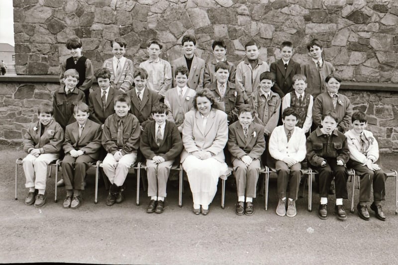 Derry schoolchildren making their Confirmations back in April 1994.