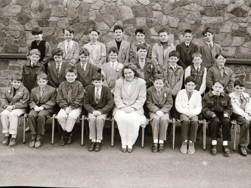 Derry schoolchildren making their Confirmations back in April 1994.