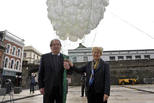 The late Nobel Peace Prize winner John Hume and his late wife Pat pictured back in 2015 releasing balloons in Guildhall Square on World Peace Day. DER3815GS001