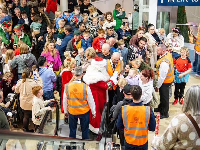 Derry, Northern Ireland. 7 November 2025. Santa arrives at Foyleside Shopping Centre to the cheers of gathered families, marking the official start of the Christmas season. Credit: Aodhan Roberts. : Joyous scenes as Santa arrives at Foyleside Shopping Centre and the festive lights are turned on. Photos: Aodhán Roberts.
