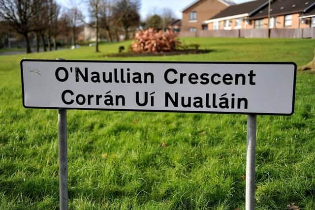 Bilingual street sign at O' Nuallian Crescent. DER2104GS – 048