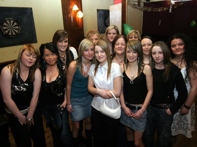 All girls together as Catherine celebrates her 18th birthday  at The Beechtree BAr 0032/JML