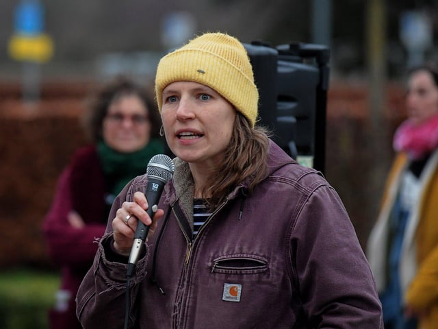 Becca Bor,Jews for Palestine Ireland, speaking at the Holocaust Memorial Day vigil for Gaza, held in the Peace Garden, on Saturday afternoon. Photo: George Sweeney