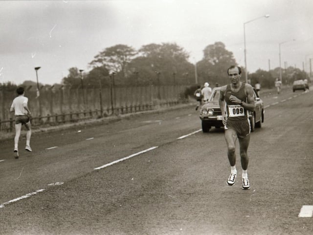 Runners at the Waterside Half Marathon in 1985.