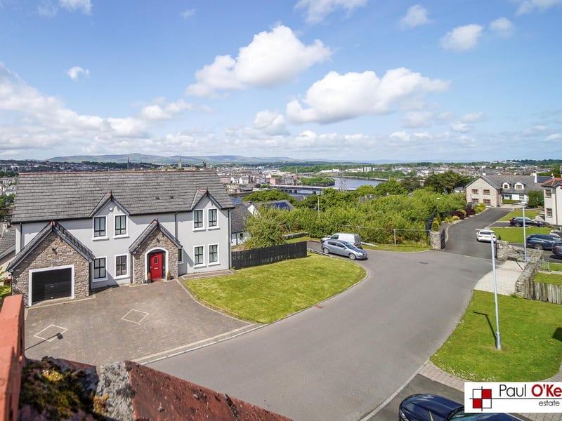 Stunning six bed, five bath property for sale in Victoria Gate