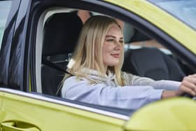 Motorists aged 17-24 have experienced a 6% drop in premiums over the last quarter.