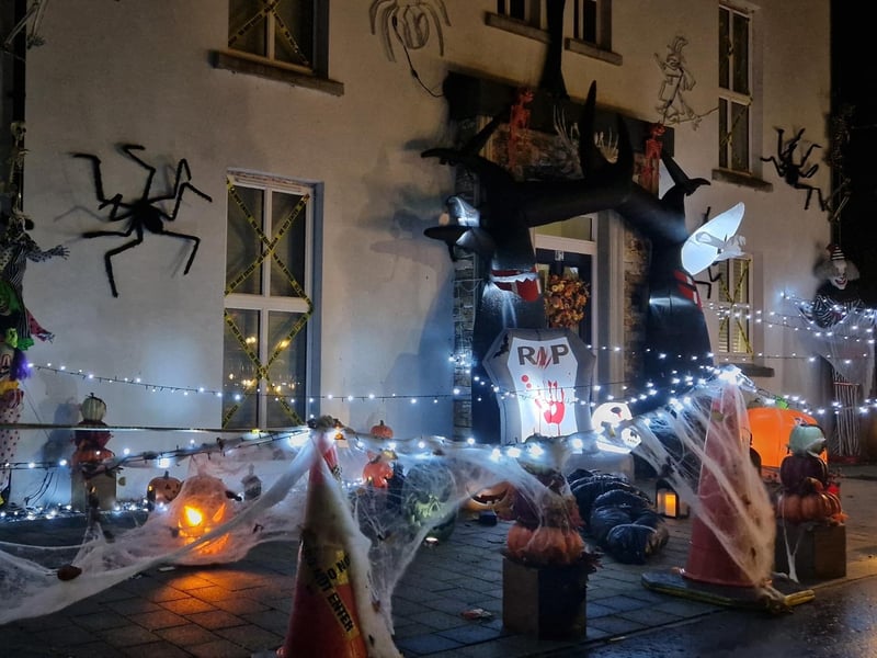 The brilliant Halloween decorations at Ivy Mead Hillocks are drawing crowds and encouraging donations to support the Northlands Addiction Centre.