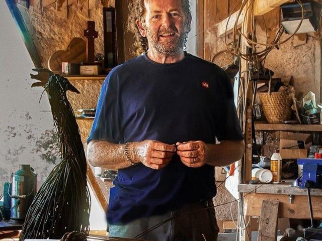 Brendan Farren (Willow Weaving) – A ‘green artist’ who creates stunning sculptures from sustainable materials.