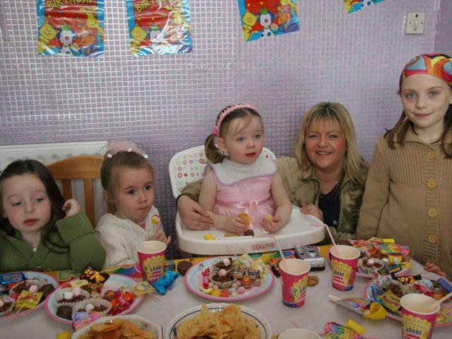Birthday girl Orlaigh pictured wtih Tara, Emer, Godmother Maureena nd Caoimhe as she enjoys her party 0031JML : Parties and celebrations April 2006: Orlaigh Kelly.