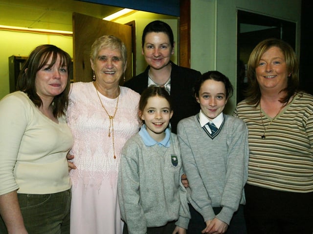 Annie Roberts with nieces Dearbhaile McKinney, Niamh McKinney, Ann Ward, Rosaire McLaughlin and Sharon Corriston. (0512JB77):.