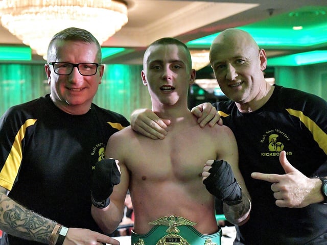 Rathmor Warriors’ Jake Mooney defeated Dennis Lafferty, SMAA, to win the Lightweight LK Irish Title, on Saturday evening last, in the Everglades Hotel. Photo: George Sweeney. DER2312GS – 73