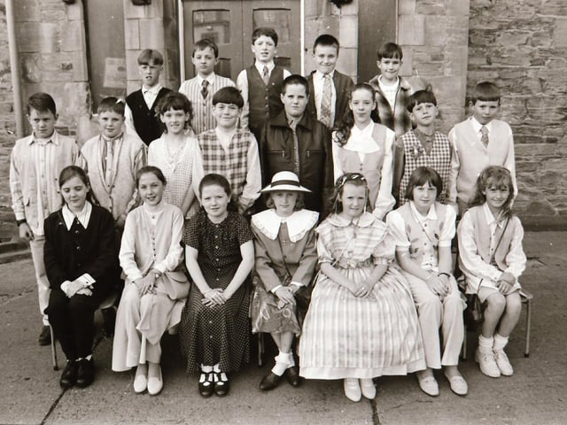 Confirmations from St Eugene's P.S, Nazareth House P.S and St Anne's P.S in 1995.