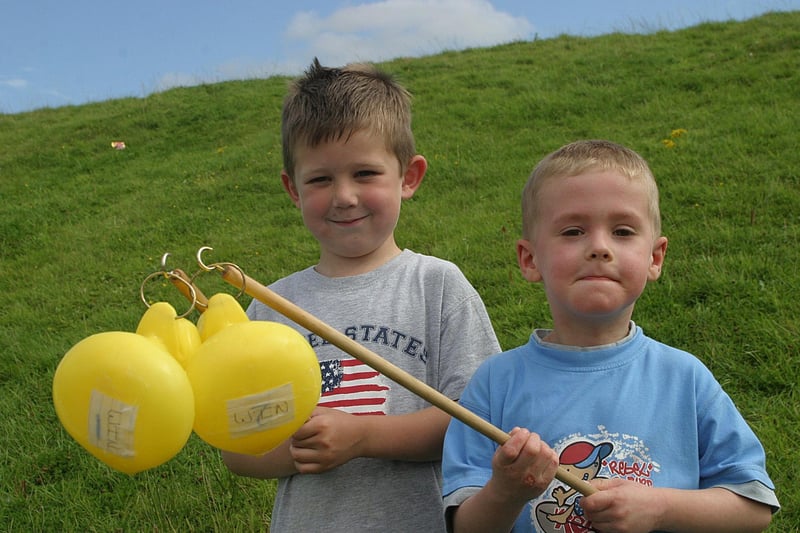 Derry youngsters enjoying summer in August 2003