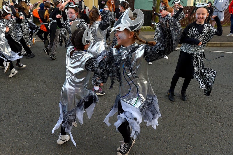 Dancing at the Creggan Bealtaine Parade on Wednesday evening. Photo: George Sweeney. DER2318GS – 67