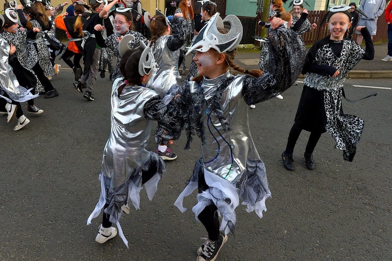 Dancing at the Creggan Bealtaine Parade on Wednesday evening.   Photo: George Sweeney.  DER2318GS – 67