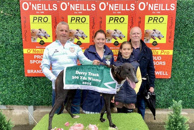 The Managers Select Sprint Final was won by Reneas Boy. Pictured with (from left) Gavin Donnelly, Lisa McLaughlin, Daisy Rouse & Roy Donnelly.