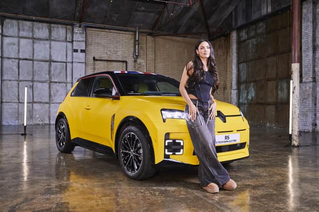 Renault has teamed up with R&B singer-songwriter Sinéad Harnett to re-record and mix a version of her hit single, ‘Thinking Less’ within the car.