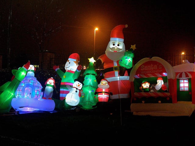 Colourful Christmas Drive aka Racecourse Drive. Photo: George Sweeney. DER2244GS – 039