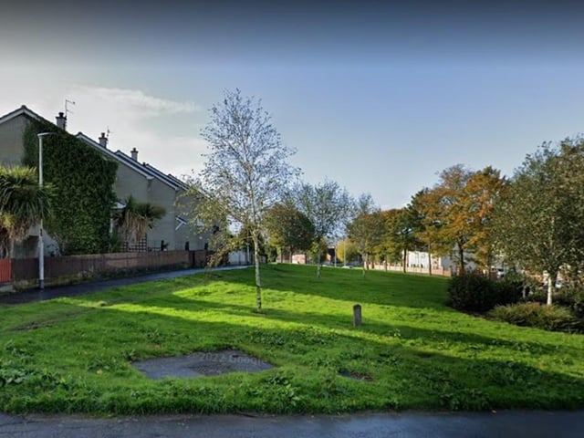Meenaleck Walk (Siúlán Mhín na Leice). Mín na Leice is a townland in the parish of Templecrone, Co. Donegal. The official anglicised spelling is Meenalecky, but Meenaleck is the more common anglicised spelling.