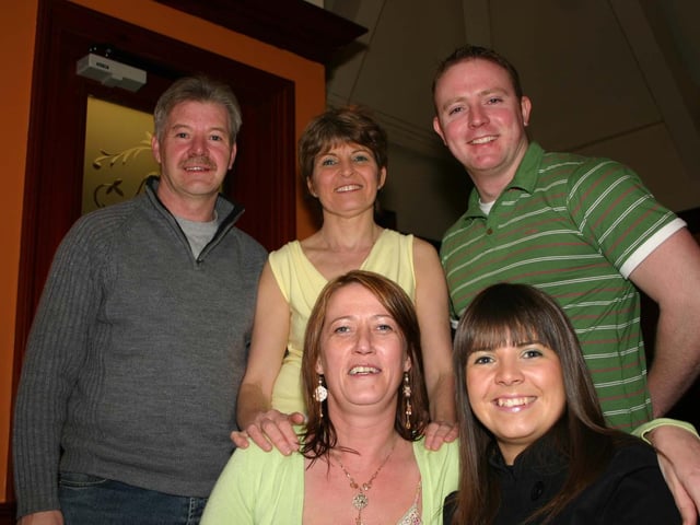 Debbie celebrating her 4oth with friends Lauren and Joe O Dowd and Dermotand Margaret McCool. 3604/dd : Parties in Derry in Spring 2006.