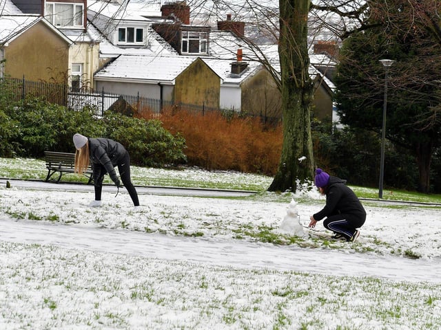 A light covering of snow in Brooke Park on Tuesday morning. Photo: George Sweeney