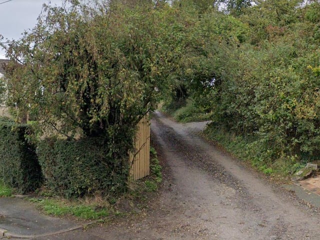 Located in Barnburgh, the private road of Stables Lane has an average property price of £588,333.