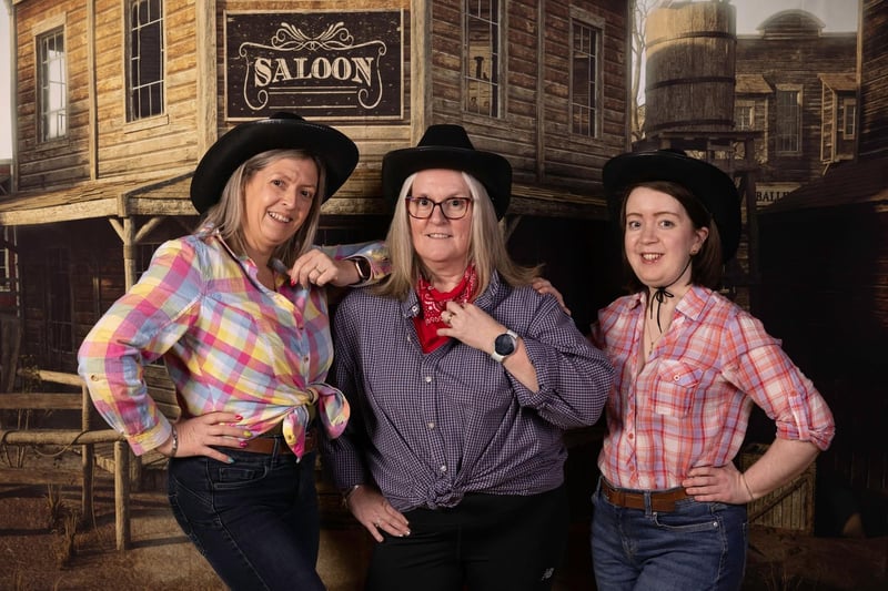 Members of the ensemble of Oklahoma.