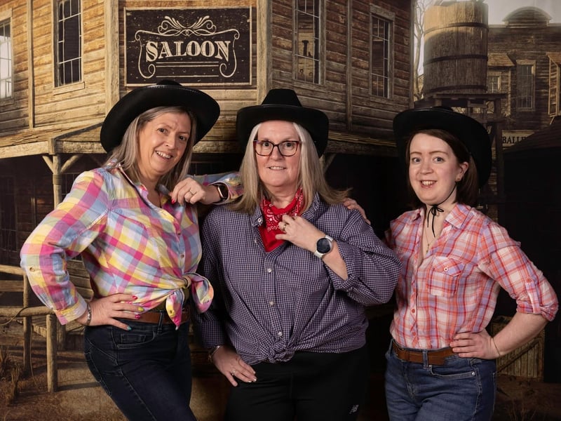 Members of the ensemble of Oklahoma.