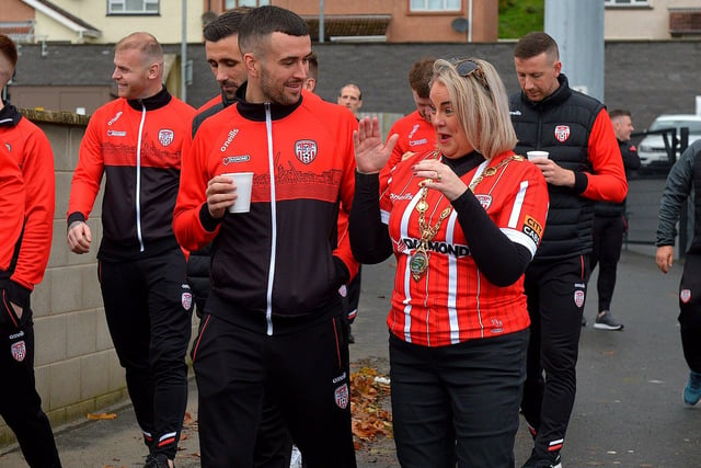 Mayor Sandra Duffy chatting with Derry City’s Michael Duffy on Saturday morning prior to the team’s departure for Dublin ahead of tomorrow’s FAI Cup Final against Shelbourne. George Sweeney.  DER2244GS – 36