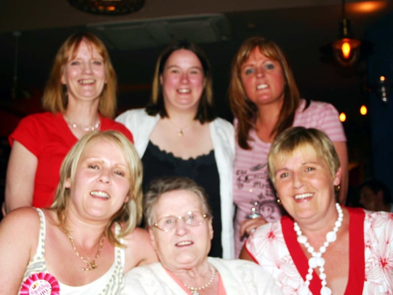 Birthday Girl Joan pictured with mother Josey, sisters Chiree, Marian, Ann Marie, Fontaine. 4848/dd