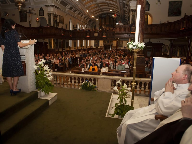 Andrea Corr addressing the attendance at Tuesday night’s Sister Clare Retreat in the Long Tower Church, Derry.