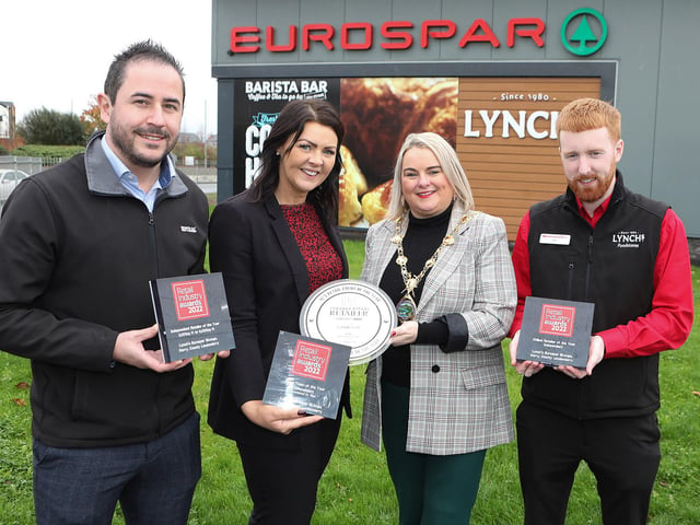 Mayor Sandra Duffy with from left Allister Connor, area manager, Denise Ferguson, store manager, and on right Peter Lynch, Lynch's Eurospar, Skeoge, winners of the NI's Retail Event of the Year "Neighbourhood Retailer", Retail Industry Awards 2022 - "Independent Retailer of the Year Award", "Chilled Retailer of the Year Independent", "Store Team of the Year Independent Award". (Photo - Tom Heaney, nwpresspics)