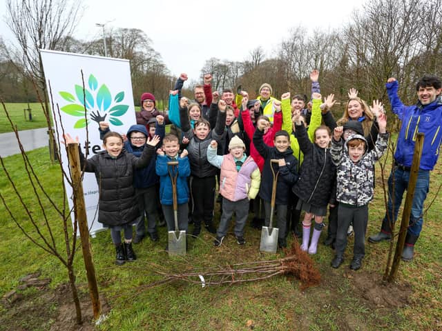 Derry City & Strabane District Council were delighted to welcome members of Oakgrove Integrated Primary School’s Eco Council to help plant an orchard in St. Columb’s Park adjacent to the new Acorn Farm site.