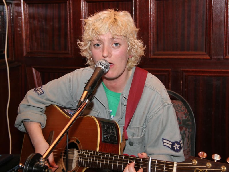 Noella Hutton, event organiser, entertains the guests at the Northlands fundraiser in the Linenhall Bar 0603JML  : Parties and celebrations June 2006: Northlands Fundraiser.
