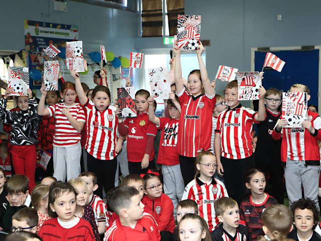 Derry City players Gavin Whyte & Liam Boyce visiting Greenhaw PS in the run up to their IFA Cup final against Waterford. (Photo - Tom Heaney, nwpresspics) : .