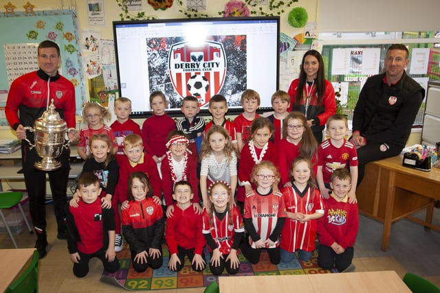 Steelstown Primary School teacher Mrs. Lynch and her P3 class welcome Shane and Patrick McEleney and the FAI cup. (Photo: Jim McCafferty)